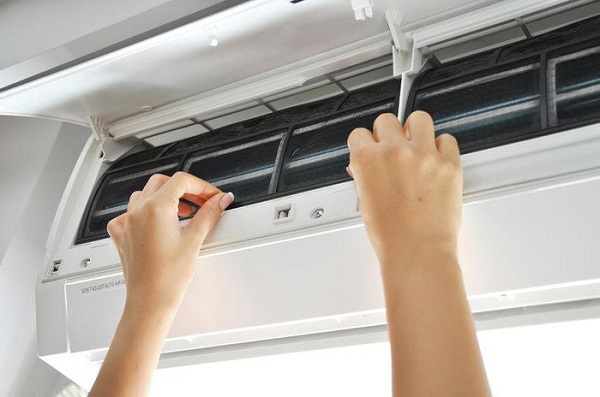 điều hòa không mát vào buổi trưa